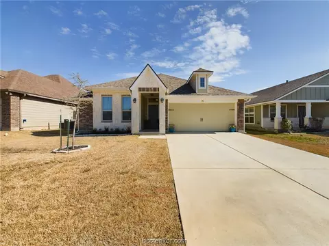 2106 Markley Dr, Bryan, TX 77807
