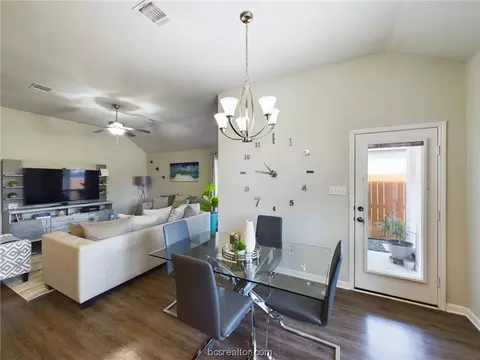 2106 Markley Dr, Bryan, TX 77807 photo 8