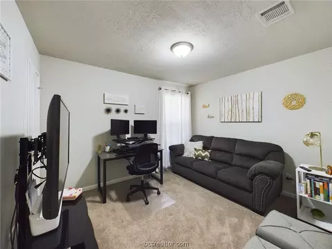 2106 Markley Dr, Bryan, TX 77807 photo 5
