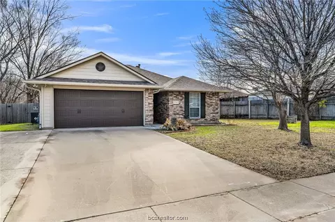 2702 Bexar Grass Dr, Bryan, TX 77802