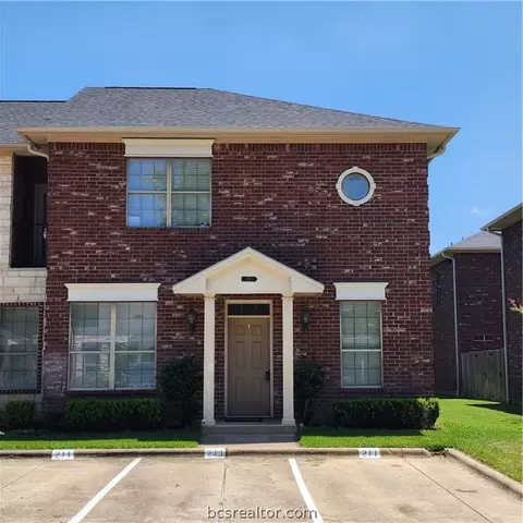 211 Forest Dr, College Station, TX 77840
