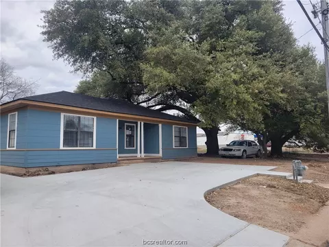 204 W Carson St, Bryan, TX 77801