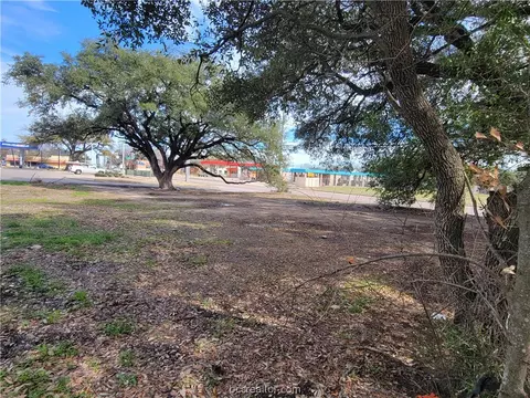 Exterior - 204 W Carson St, Bryan, TX 77801 photo 2 of 2