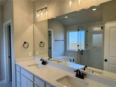 Bath - 3022 Teller Dr, Bryan, TX 77808 photo 1 of 3