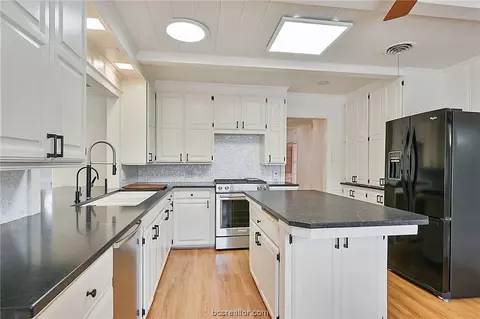 Kitchen - 201 Hensel Ave, Bryan, TX 77801 photo 2 of 2