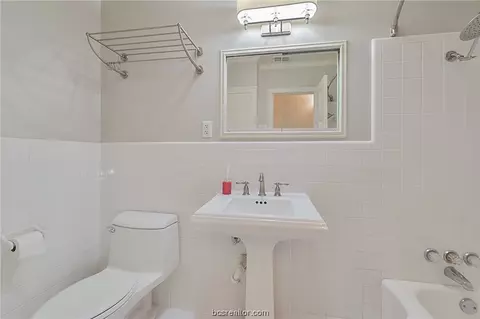 Bath - 201 Hensel Ave, Bryan, TX 77801 photo 3 of 3
