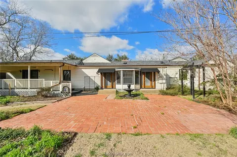Exterior - 201 Hensel Ave, Bryan, TX 77801 photo 6 of 9
