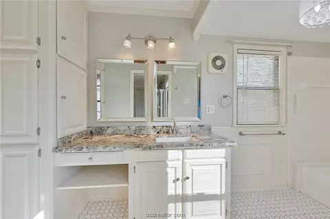 Bath - 201 Hensel Ave, Bryan, TX 77801 photo 1 of 3