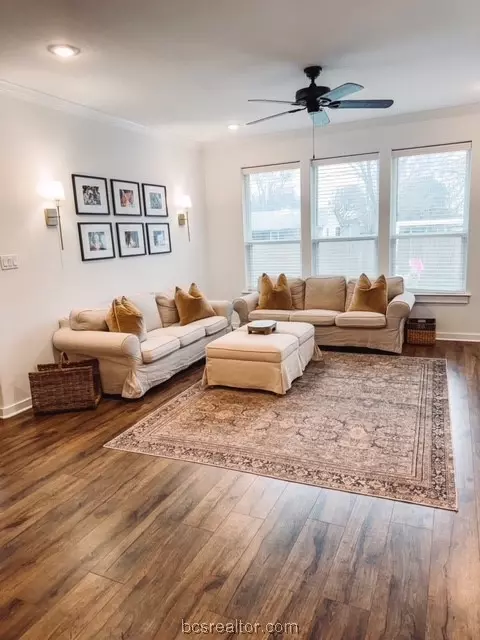 709 N Sharp St, Franklin, TX 77856 photo 9