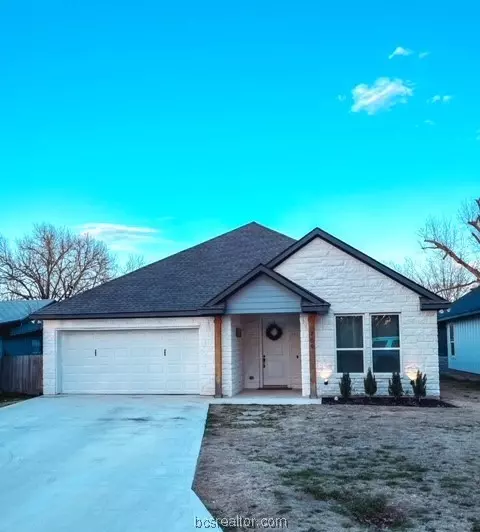 709 N Sharp St, Franklin, TX 77856 photo 2