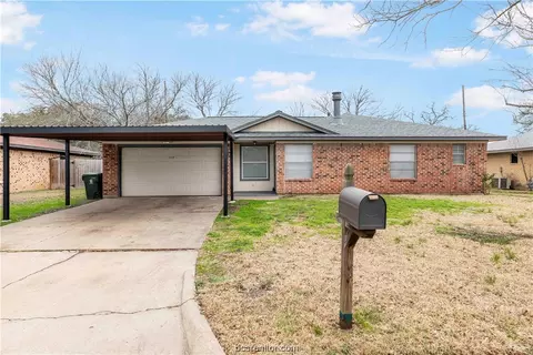 2510 Allen Forest Dr, Bryan, TX 77803