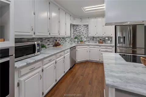 Kitchen - 3600 Sierra Dr, Bryan, TX 77802 photo 2 of 7