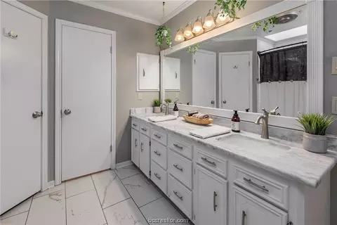 Bath - 3600 Sierra Dr, Bryan, TX 77802 photo 2 of 6