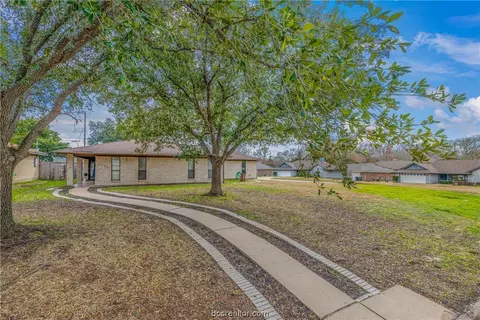 3600 Sierra Dr, Bryan, TX 77802