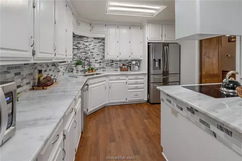 Kitchen - 3600 Sierra Dr, Bryan, TX 77802 photo 3 of 7