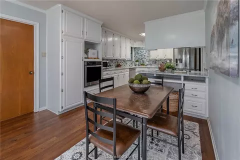Kitchen - 3600 Sierra Dr, Bryan, TX 77802 photo 5 of 7