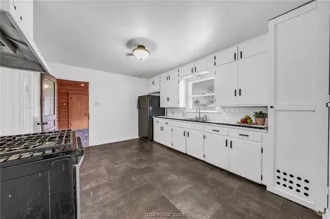 1412 E 28th St, Bryan, TX 77802 photo 5