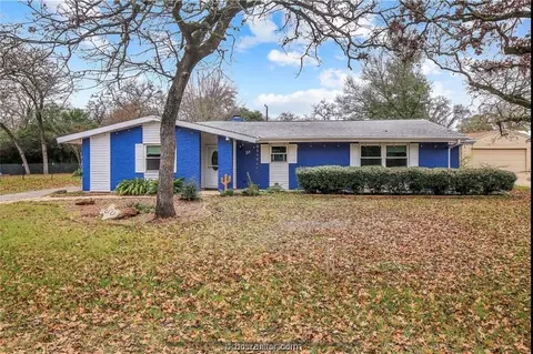 22 Hawaii Dr, Hilltop Lakes, TX 77871
