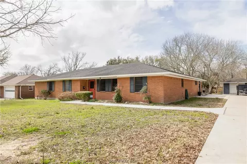 227 N Post Oak St, Navasota, TX 77868