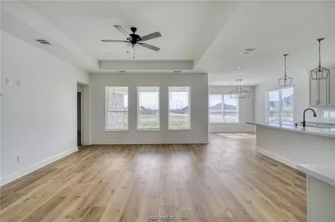 2921 Spector Dr, Bryan, TX 77808 photo 2
