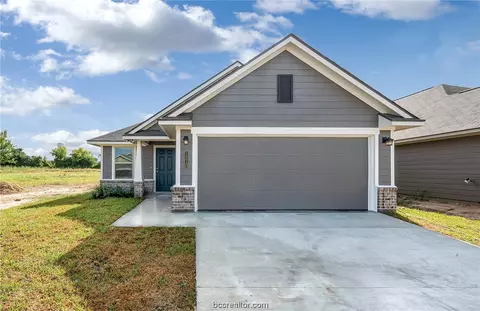 1112 Highgarden Dr, Navasota, TX 77868