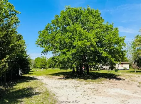 3161 Bob Mathews, Bedias, TX 77831
