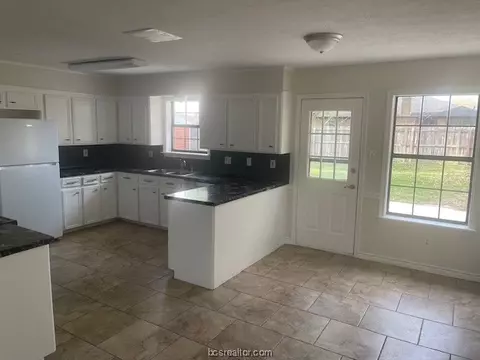 3901 Sierra Ct, Bryan, TX 77802 photo 3