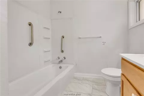Bath - 1925 Wayside Dr, Bryan, TX 77802 photo 2 of 3