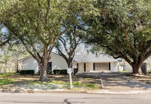 1925 Wayside Dr, Bryan, TX 77802