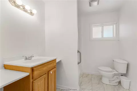 Bath - 1925 Wayside Dr, Bryan, TX 77802 photo 3 of 3