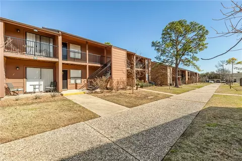 904 University Oaks 102, College Station, TX 77840