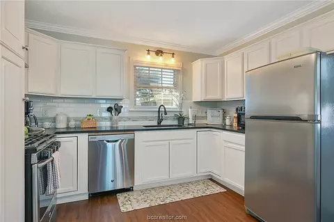 1604 E 28th St, Bryan, TX 77802 photo 9