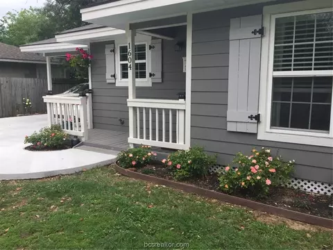 1604 E 28th St, Bryan, TX 77802 photo 2