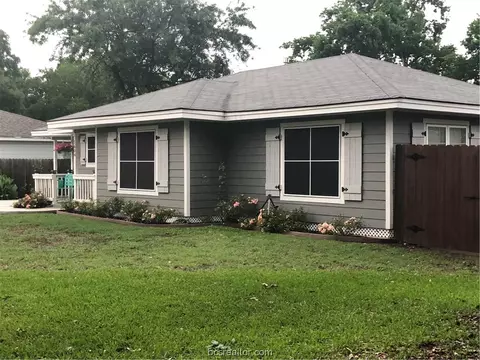 1604 E 28th St, Bryan, TX 77802
