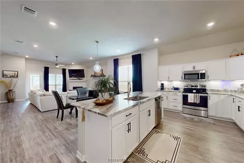 2703 Sentry Ct, Bryan, TX 77803 photo 4