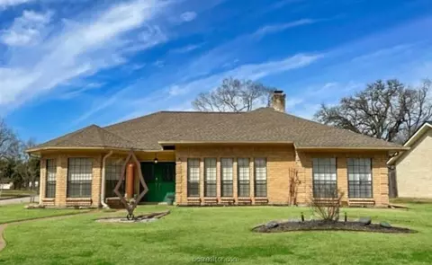 2808 Apple Creek Cir, Bryan, TX 77802
