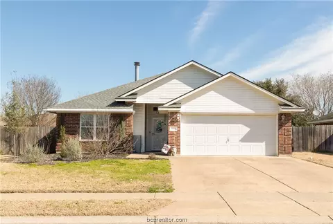 1102 Chesapeake Ln, College Station, TX 77845