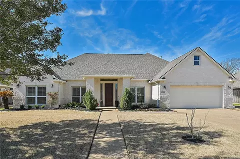 4908 Park Land Dr, Bryan, TX 77802