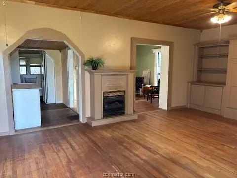 1010 E Hanna St, Calvert, TX 77837 photo 3