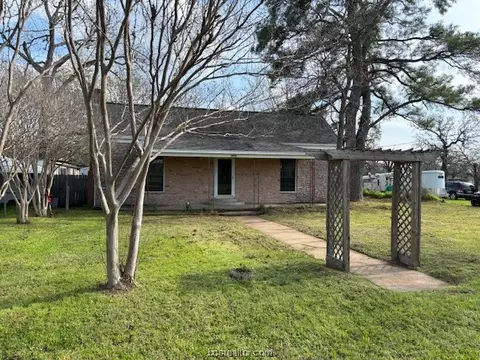 1010 E Hanna St, Calvert, TX 77837