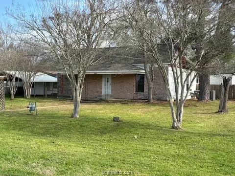 1010 E Hanna St, Calvert, TX 77837 photo 6