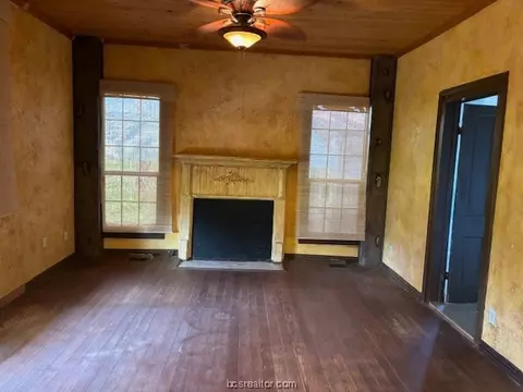 1010 E Hanna St, Calvert, TX 77837 photo 5