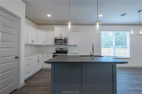 3504 Dill St, Bryan, TX 77803 photo 4