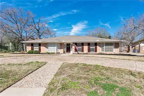 1021 Guadalupe Dr, College Station, TX 77840