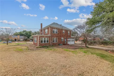 Exterior - 700 E 32nd St, Bryan, TX 77803 photo 6 of 9
