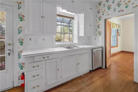 Kitchen - 700 E 32nd St, Bryan, TX 77803 photo 2 of 2