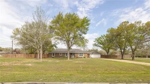 2105 Fairfax, College Station, TX 77845