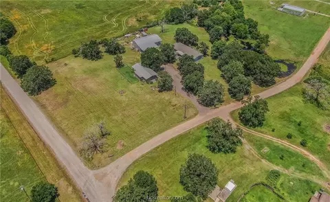 1552 Sand Creek Rd, Bryan, TX 77808
