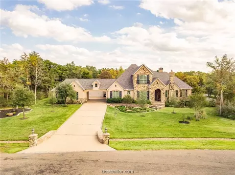 5365 Majestic Oak Ct, College Station, TX 77845