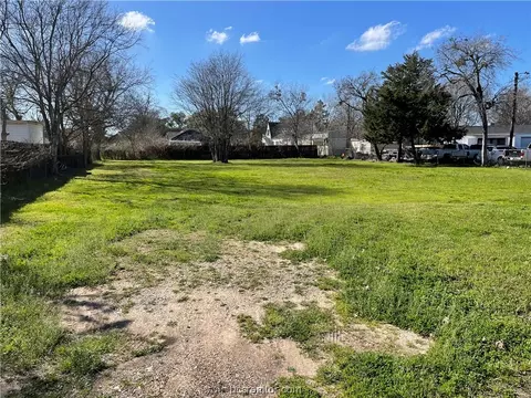 808 Cole St, Bryan, TX 77803 photo 2